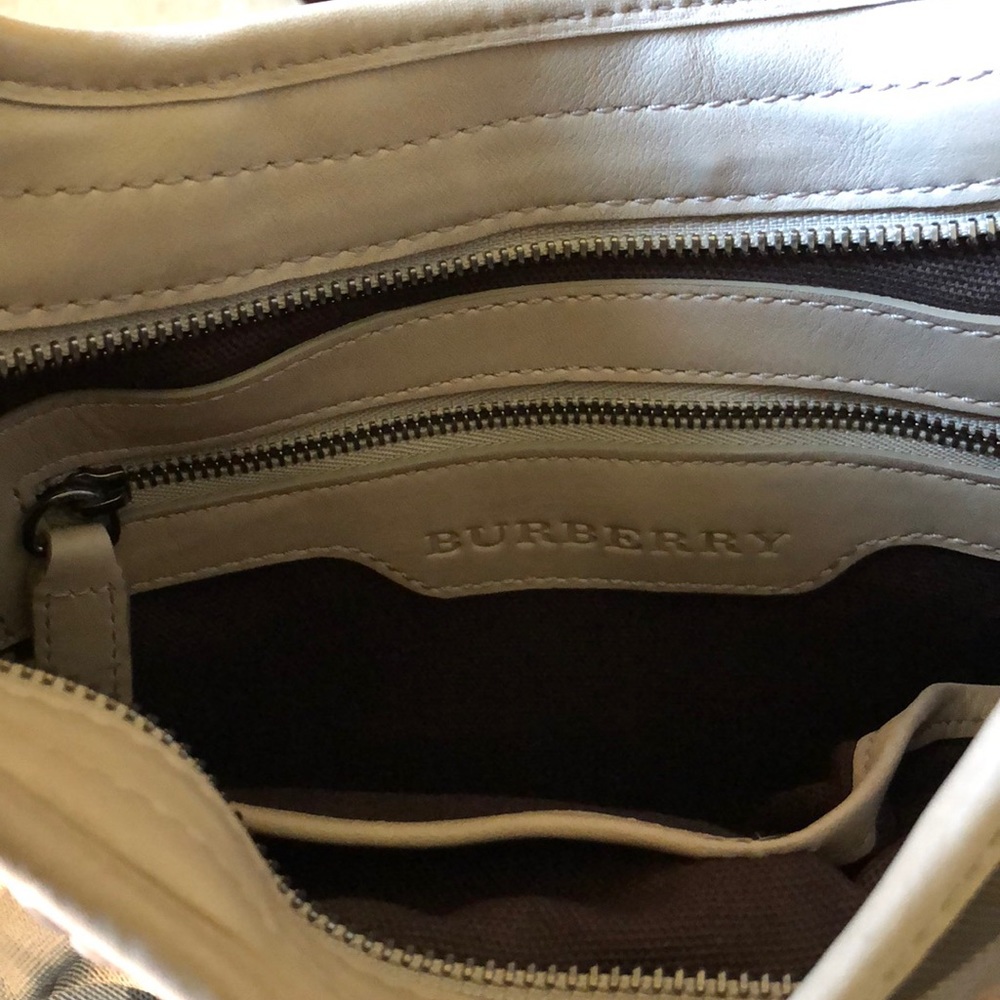 Burberry Smoked Trench Brooklyn Hobo - Picture 4 of 6